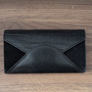 Chic Black Croc-Embossed Women's Clutch